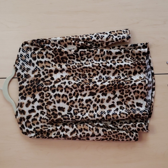 A leopard-print blouse with transparent sequins all throughout - Picture 2 of 4